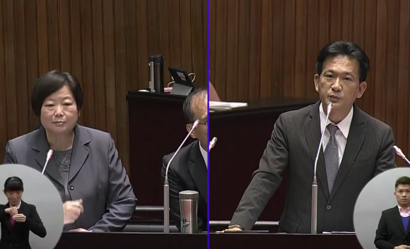民進黨立委林俊憲（右）在立法院施政總質詢中，質詢新任勞動部長林美珠（左）。   圖：翻攝立法院ivod