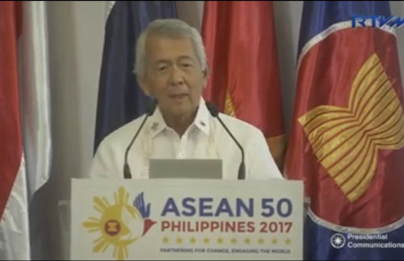 菲國外長雅賽於記者會表示，東協各國與中國都希望能落實1個框架。   圖：翻攝菲律賓政府臉書