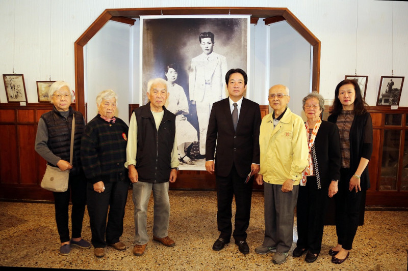 台南市長賴清德和各界代表共同主持「亂世英魂-湯德章律師逝世70週年紀念活動」開幕典禮。   圖：黃博郎/攝