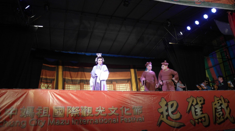 在廟會活動中，可以看到很多台灣傳統戲曲。   圖：翻攝於大甲鎮瀾宮網站