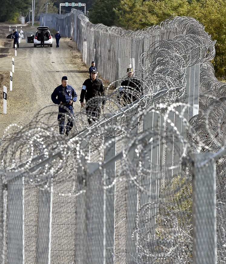 匈牙利政府表示，該國正在南部靠塞爾維亞的邊境拉起第2道圍籬，預計在數個月內完工。圖為第一道圍牆。   圖：達志影像/美聯社資料照片。