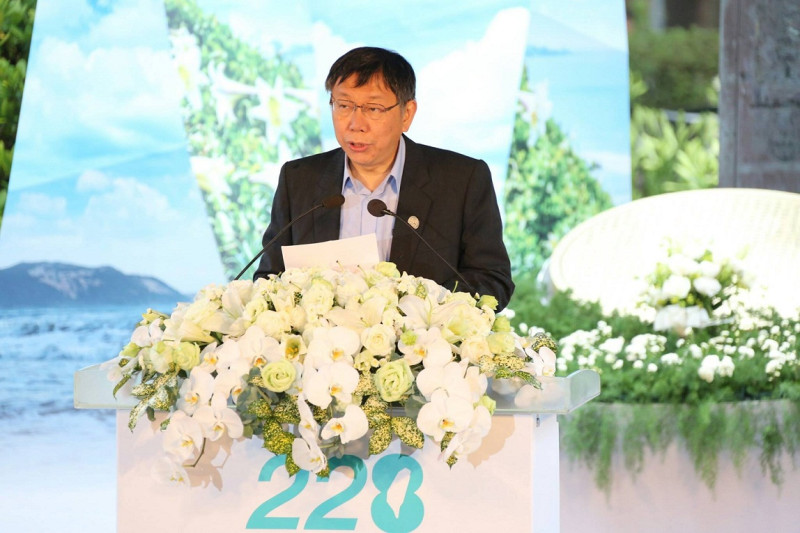 台北市長柯文哲28日下午出席228事件中樞紀念儀式，他在致詞時數度哽咽。   圖：翻攝自柯文哲臉書。
