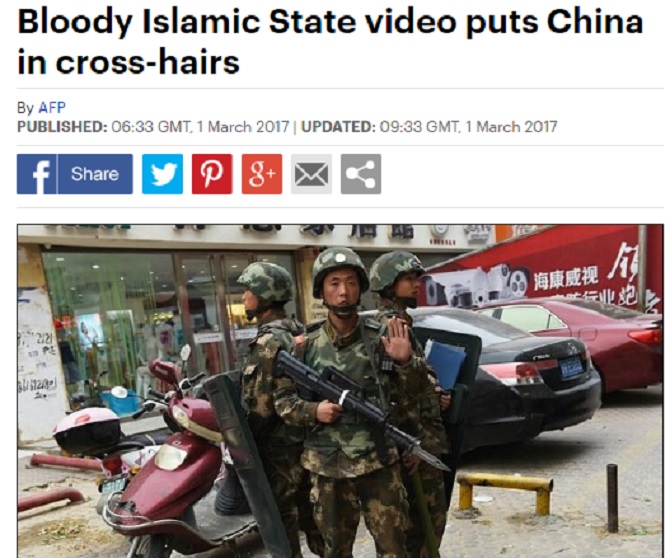 根據英國媒體報導，伊斯蘭國(IS)發布一個30分鐘視頻顯示，來自中國新疆的維吾爾武裝份子誓言要返回家鄉，讓那裡「血流成河」。   圖：翻攝Daily Mail官網