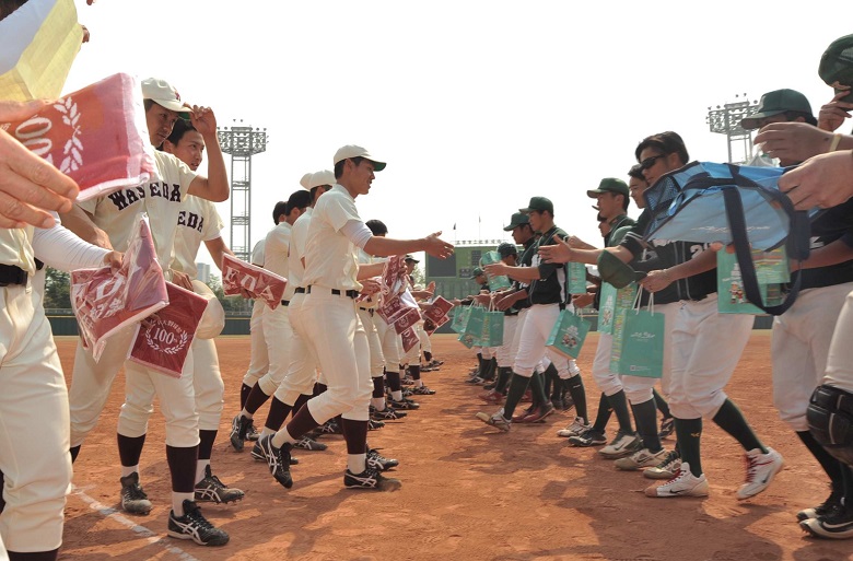 日本早稻田大學野球部2日與高苑科技大學棒球隊進行交流賽。   圖：高雄市政府