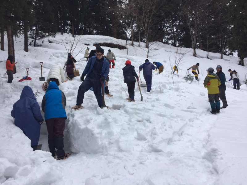 在白雪皚皚的雪地天候創作和製作，是一大挑戰。   圖：林舜龍提供