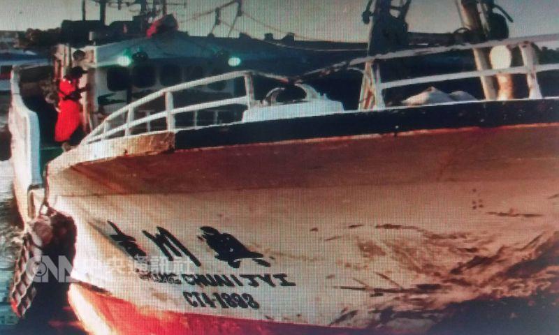 屏東琉球籍漁船興川吉號被緬甸扣押1個多月，外交部3日晚間表示，駐緬甸代表處已與船長取得聯繫，最快4日下午獲釋。   圖：中央社