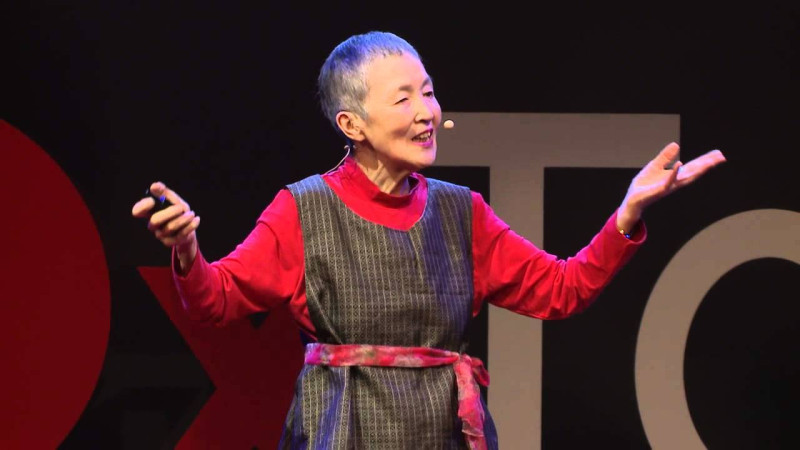81歲的銀髮族若宮雅子推出她第一個智能手機遊戲App。   圖:截自youtube