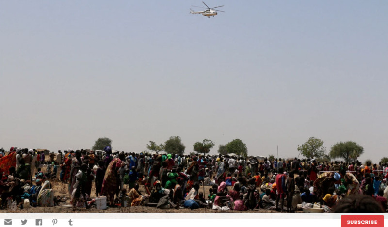 世界糧食計畫署派出直升機空投食物，希望暫解南蘇丹飢餓危機。   圖：翻攝世界糧食計畫署/George Fominyen