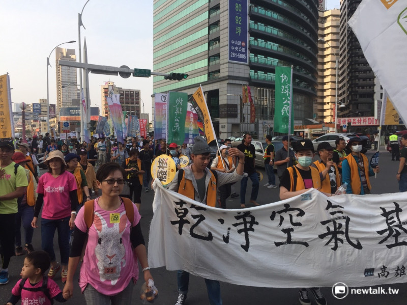 「南台灣廢核反空污」遊行11日在高雄市登場。   圖：曾之庭/攝