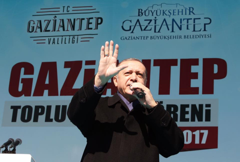 土耳其總統艾爾段一心想擴大總統權力，拉票拉到海外，卻踢到鐵板。   圖：翻攝艾爾段臉書