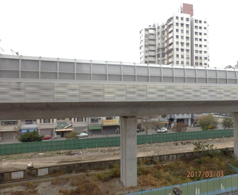 台中鐵路高架化隔音施工，預計今年4月底前完成。   圖：台中市政府提供