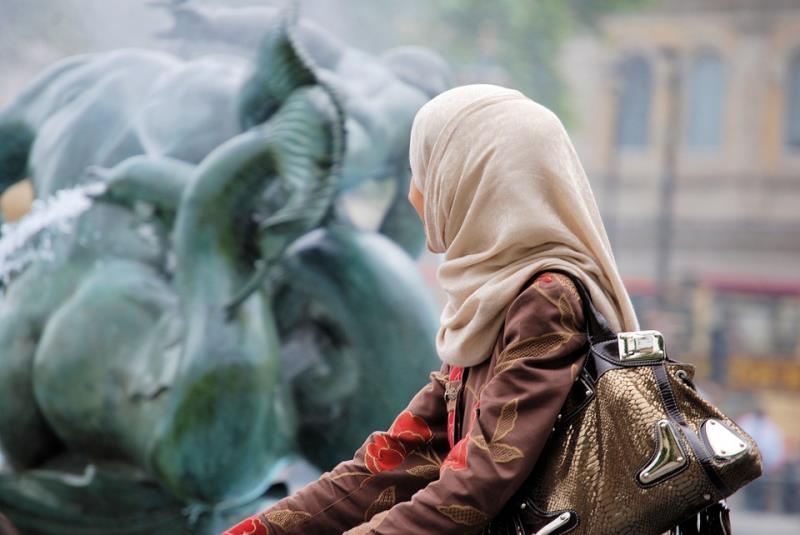 歐洲最高法院14日裁定，歐洲公司可禁止員工穿戴包括穆斯林頭巾在內的宗教性或政治標誌。   圖：中央社取自pixabay圖庫