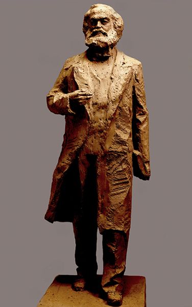 中國預計送給德國特里爾市馬克思青銅雕像，高約4.9公尺，連底座超過6公尺。   圖：翻攝特里爾市政府