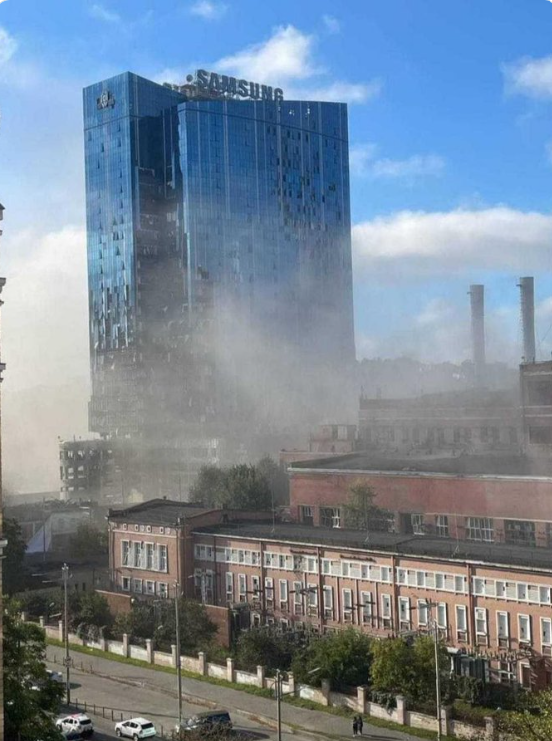 三星駐基輔的總部大樓被轟炸。   圖：翻攝自@sangseek_kim推特