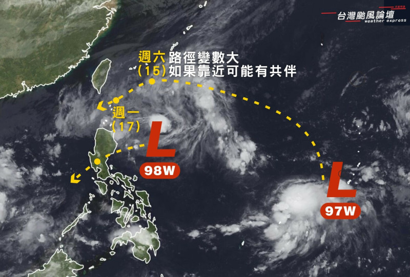 目前海面上有2個熱帶擾動97W和98W。   圖：取自台灣颱風論壇｜天氣特急臉書