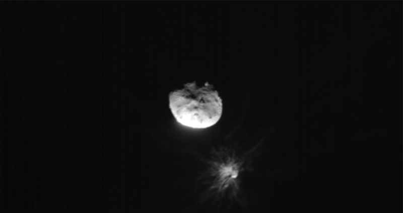 「飛鏢（DART）」試驗成功，小行星「迪莫弗斯」（Dimorphos）成功改變軌道。   圖：翻攝自NASA