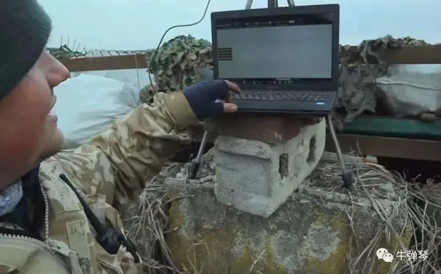 「星鏈」衛星通信系統中斷導致了烏克蘭軍隊在與俄羅斯軍隊作戰時遭遇了「災難性」的失聯。   圖 : 翻攝自環球網