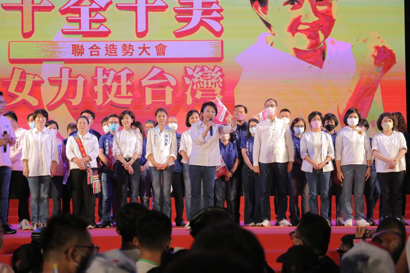 台中市長盧秀燕表示，台灣已經「女力崛起」。   盧秀燕競選總部/提供