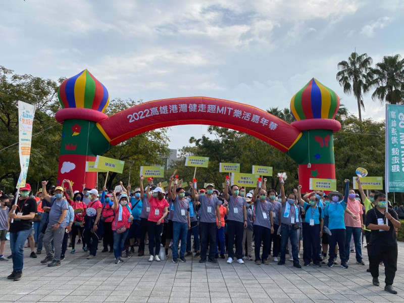 高雄港灣健走趣鳴槍出發。   圖：印研中心提供