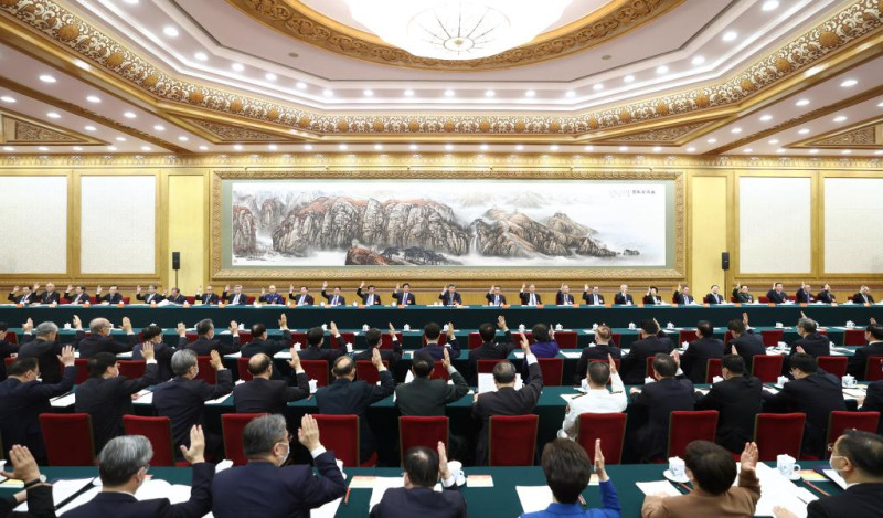 中國共產黨第二十次全國代表大會主席團15日下午在人民大會堂舉行第一次會議。   圖:人民日報