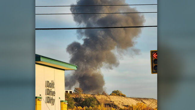 美國猶他州鹽湖城希爾空軍基地傳一架F-35A戰機墜毀，民眾PO出墜毀地點現場竄出濃煙照片。   圖：翻攝@anewsexpressin推特