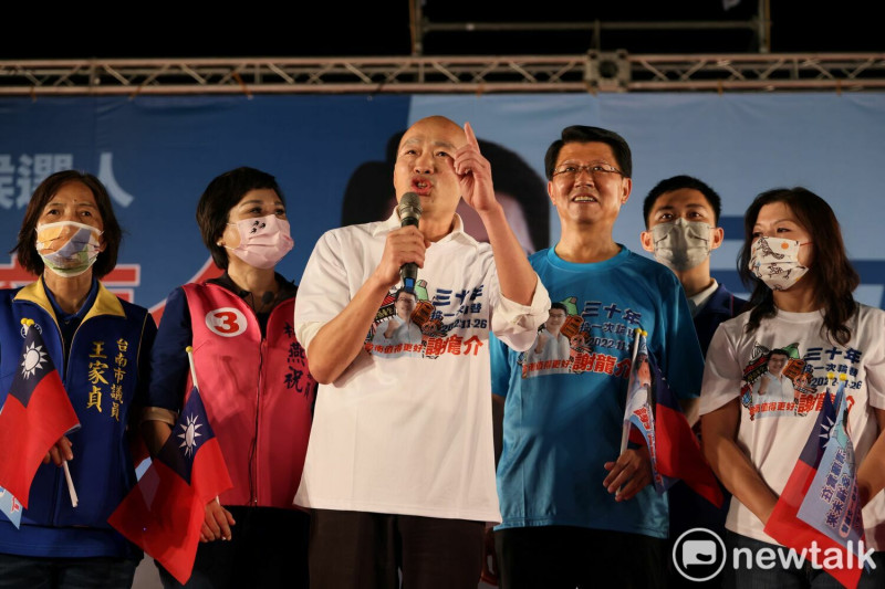 韓國瑜為謝龍介站台時掀起活動高潮，他強調，台南鄉親把民進黨當兒子疼，但是30年過去，已經夠了，不欠民進黨了。   圖：謝龍介競選總部/提供（資料照）