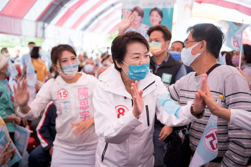 無黨籍台北市長候選人黃珊珊、民眾黨台北市議員候選人陳思宇。   圖：黃珊珊競選辦公室