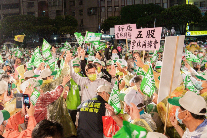 林佳龍說，在三重埔舉辦這場「旅新北同鄉之夜」有特別的意義，三重埔是他的父母千里迢迢從中南部來大台北的第一站，「我們所有出外打拚的人，血液中都有台灣人的精神」。   圖：林競辦提供