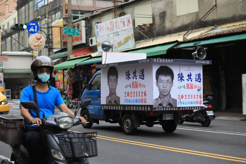 陳其邁抓漏車開上大街小巷。   圖：陳其邁競總提供