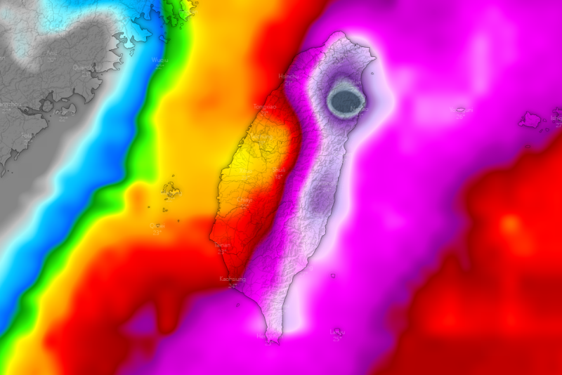 奈格颱風已生成，目前歐洲模式預測的降雨量，不僅全台有雨，還可以看到東北部還會下紫到發黑的暴雨。   圖：取自《台灣颱風論壇｜天氣特急》臉書