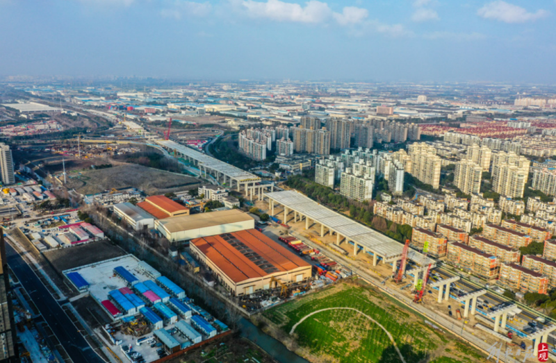 中共二十大閉幕後，中國不動產也跟著慘跌，上海地區房產最高暴跌 40%，專家警告投資者需做好不動產定價重估的積極準備。   圖：翻攝自上海政府新聞處