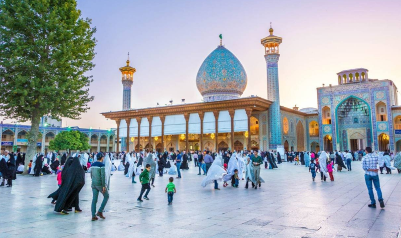 希拉茲（Shiraz）的什葉派（Shiite）聖地「燈王之墓」清真寺（Shah Cheragh）。(示意圖)   圖: 翻攝自 @Soureh_design2 推特 