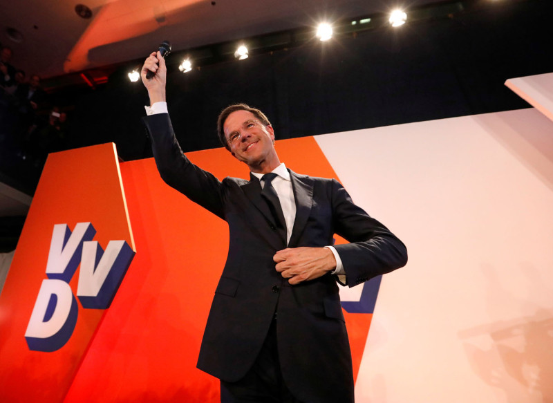 荷蘭總理呂特領導的自由民主人民黨15日擊敗極右翼政黨，穩坐荷蘭第1大黨寶座。   圖：達志影像/路透社