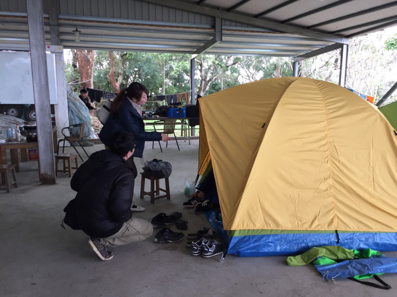 學員學習搭帳篷。   圖：台中市教育局提供