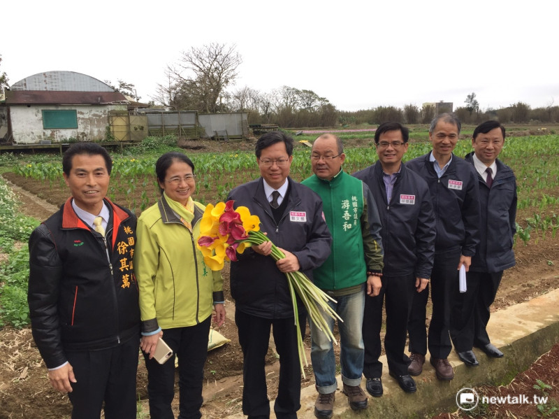 「2017桃園彩色海芋季」3月31日至4月9日舉行，桃園市長鄭文燦，於活動開幕前幾周，多次親自場勘視察，看花況及場地安全設施。   圖：陳奕/攝