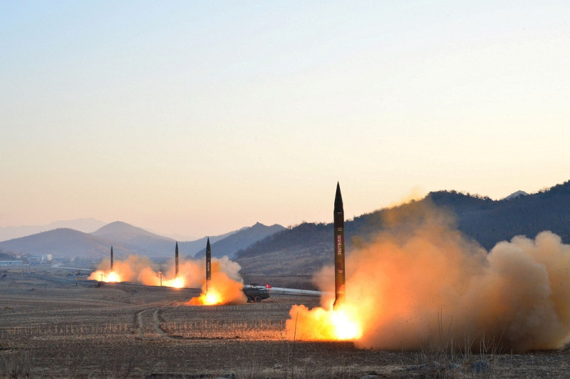 朝鮮官方日前發出沒有標注日期的導彈發射畫面。   圖：達志影像/路透社。