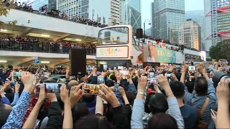 香港特首候選人曾俊華24日中環造勢盛況。   圖：翻攝網路
