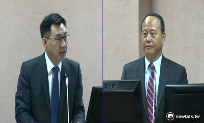 國防部常務次長柏輝鴻（右）表示，國防部「很堅持」不會在立法院這個會期處理軍人年金改革，等到公教都討論完了再處理。   圖：翻攝自立法院ivod