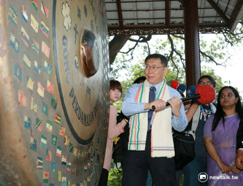 台北市長柯文哲出訪東南亞，30日赴印度新德里參訪甘地紀念館。   圖：台北市政府提供