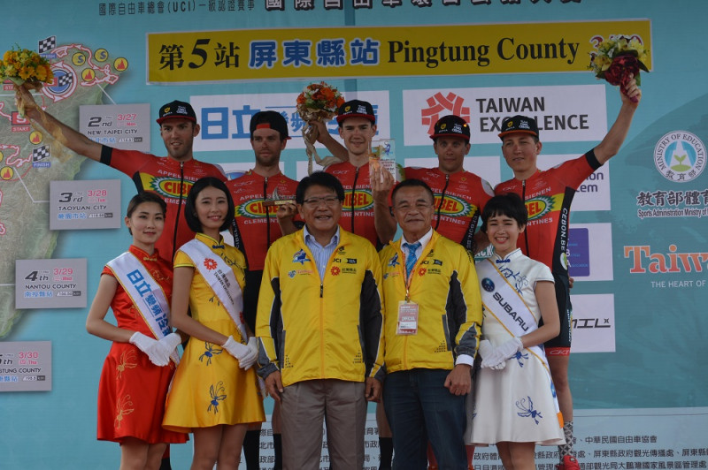 「2017國際自由車環台賽」團體組冠軍比利時隊。   圖：屏東縣政府提供
