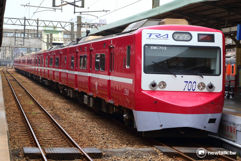行駛於花蓮至潮州區間的日本京急紅色列車，4月5~9日作最後巡禮，4月11日卸妝，功成身退。   圖:翻攝自fun臺鐵臉書