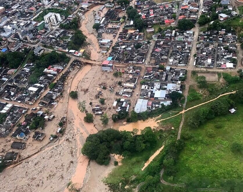 哥倫比亞西南部省分普圖馬約省（Putumayo）發生在週六凌晨的土石流，今天最新統計數字，已至少造成至少254人喪生，600多人受傷或失蹤。

   圖：翻攝Juan Manuel Santos Twitter