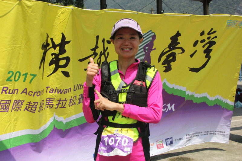 246公里女子組第一名周玲君表示，雖然賽道很困難但仍對風景意猶未竟。   圖：中華民國超級馬拉松跑者協會提供