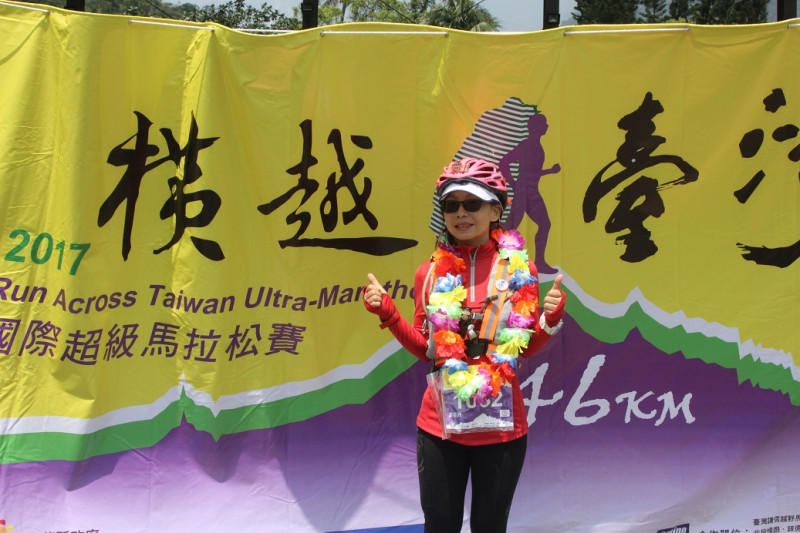 去年因傷棄賽的黃筱純，今年成功完賽成為女子組第二名。   圖：中華民國超級馬拉松跑者協會提供