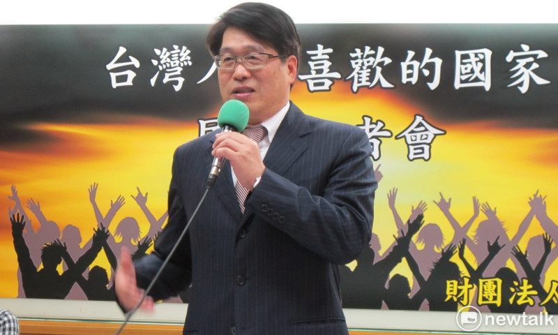 台灣民意基金會董事長游盈隆20日公布2017年3月民調。   圖：林朝億/攝