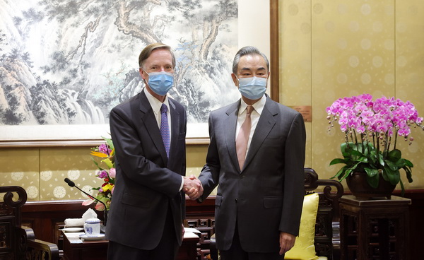 中國外長王毅28日接受了美國駐華大使伯恩斯到任拜會。   圖/取自中國外交部網站