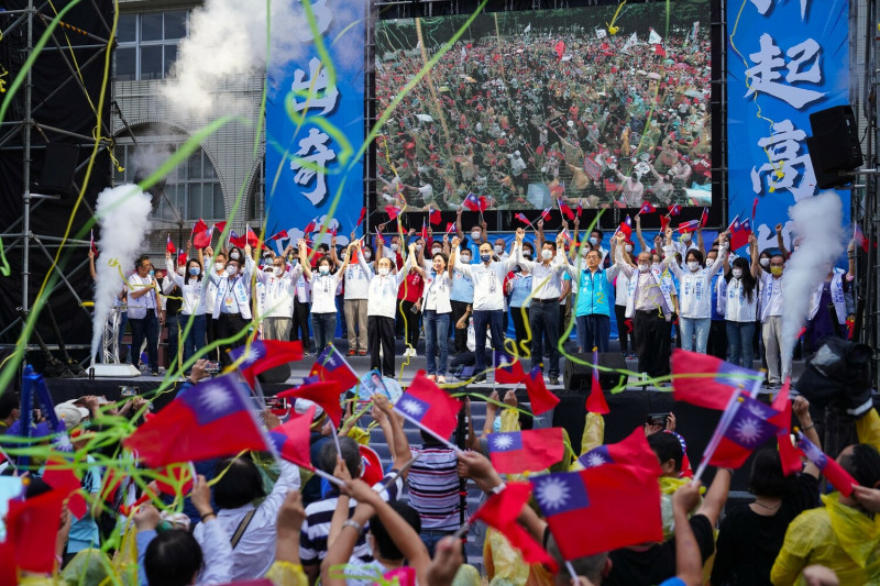 柯志恩南方響起誓師大會營造團結氣勢。   圖：柯志恩競辦提供