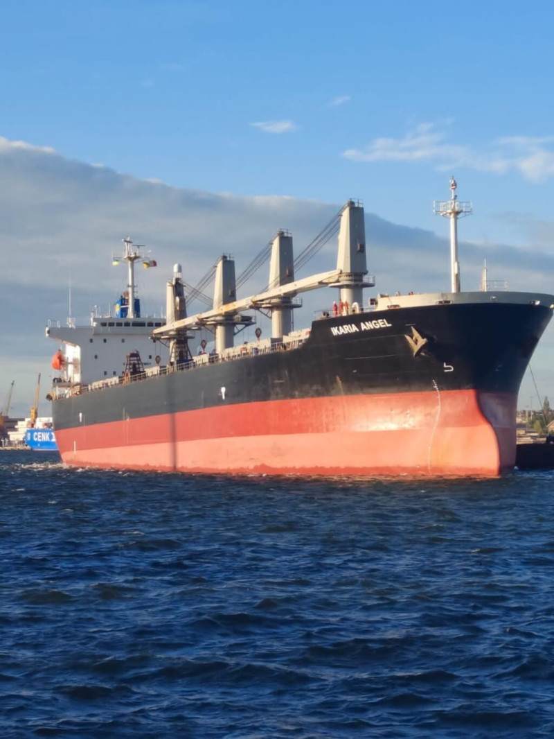 圖為烏克蘭港口一艘載有穀物的散裝貨船。   圖：取自推特