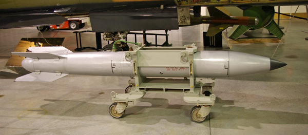 美軍可由各種戰機攜帶的的B-61戰術核炸彈，被視為針對中共的殺手鐧。   圖:美國空軍