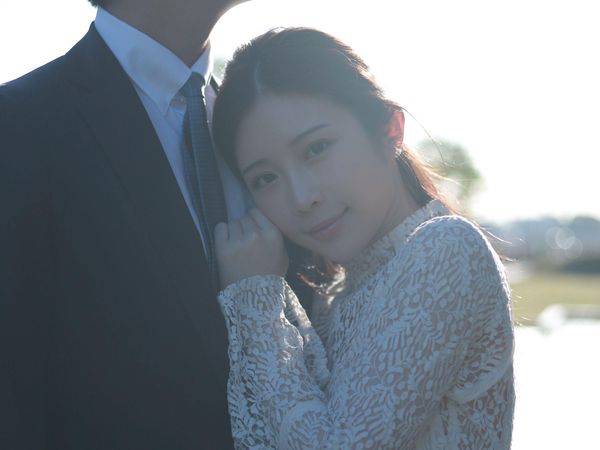 鄭家純與日本醫師男友登記結婚。   圖：千巡影世/提供